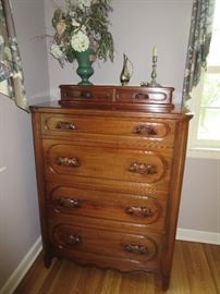 THIS IS AN AMAZING BEDROOM SET / THE DETAIL HAS TO BE SEEN / CARVED HANDLES  / DRESSING TABLE W/MIRROR AND BENCH / TALL DRESSER / 2 NITE STANDS / HEADBOARD AND FOOTBOARD / WITH MATTRESS