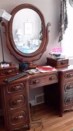 THIS IS AN AMAZING BEDROOM SET / THE DETAIL HAS TO BE SEEN / CARVED HANDLES  / DRESSING TABLE W/MIRROR AND BENCH / TALL DRESSER / 2 NITE STANDS / HEADBOARD AND FOOTBOARD / WITH MATTRESS