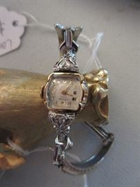 THIS SALE HAS 10KT TO 14KT/ DIAMONDS / GARNETS / JADE / STERLING / RUBIES 