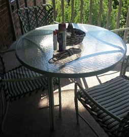round patio table with chairs