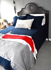 Queen Sized Metal Bed (Contemporary)