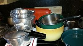 Enamel casserole pan, pots & fryers