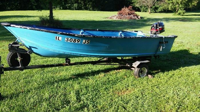 1985 smoker craft with 2004 4 horse 4 stroke mercury motor with gator trailer Blue boat 12ft. 