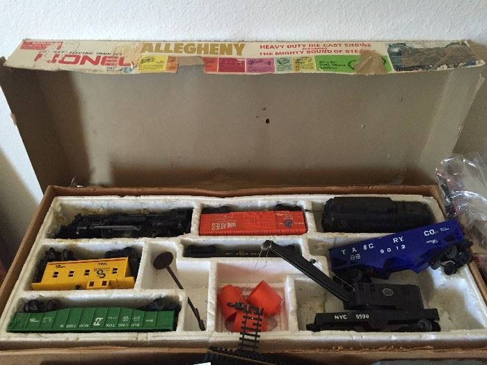 Vintage Lionel train set w/. original box $125 obo