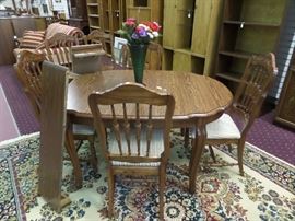 very nice good quality table 6 chairs plus two leaves by Keller