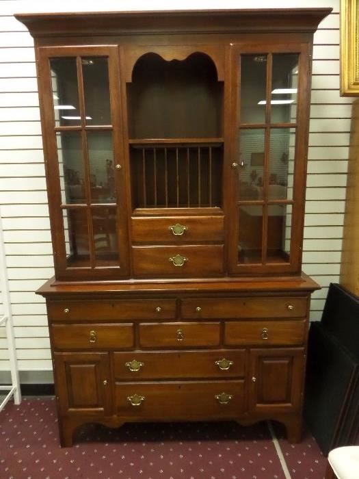 Ducks Unlimited by Kincaid Home Furnishings - table - 8 chairs - hutch and side board with two leaves (very very nice)
