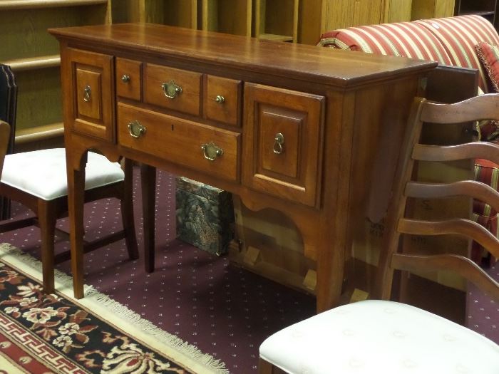 Ducks Unlimited by Kincaid Home Furnishings - table - 8 chairs - hutch and side board with two leaves (very very nice) 