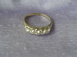 the wedding band that will be sold with the engagement ring (previous picture)
