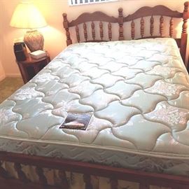 colonial style queen bed and Simmons mattress set