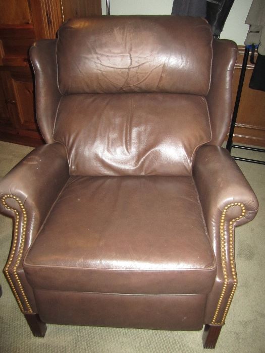 BROWN LEATHER RECLINER BY THOMASVILLE
