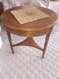 LANE ROUND SIDE TABLE WITH DRAWER