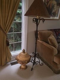 FLOOR LAMP