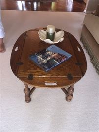CHECKERED TABLE WITH FOLDING SIDES