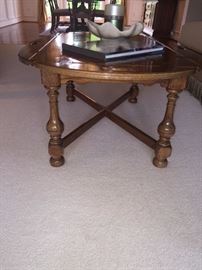 CHECKERED TABLE WITH FOLDING SIDES