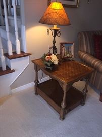 SIDE TABLE AND LAMP
