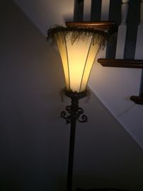 FLOOR LAMP