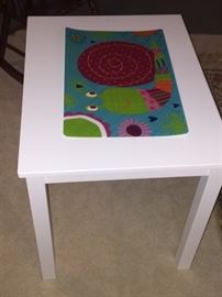 SMALL KIDS WHITE TABLE