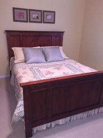 TRADITIONAL SOLID OAK QUEEN SIZE BED AND MATTRESS