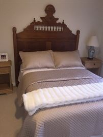 ANTIQUE EARLY AMERICAN FULL SIZE BED WITH MATTRESS