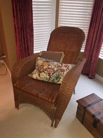 WICKER RECLINER CHAIR