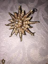 ANTIQUE SEED PEARL & 14K GOLD STARBURST BROOCH/PANDANT