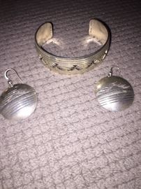 STERLING SILVER NAVAJO BRACELET AND EARRINGS SIGNED BY Herb & Veronica Thompson