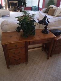 STANLEY SOLID WOOD DESK