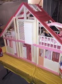 BARBIE DOLLHOUSE