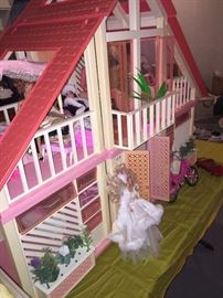 BARBIE DOLLHOUSE