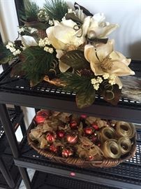 HOLIDAY DECOR'