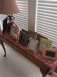 TONS OF PICTURE FRAMES