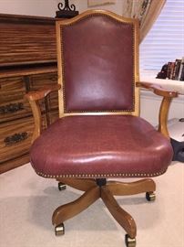 BURGUNDY LEATHER & SOLID OAK OFFICE CHAIR