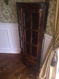 VINTAGE SOLID OAK CORNER CABINET