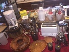 KITCHENWARE & SMALL APPLIANCES