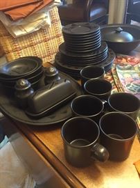 PFALTZGRAFF MIDNIGHT SUN DINNERWARE SET