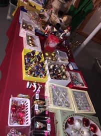 HOLIDAY & CHRISTMAS DECOR'
