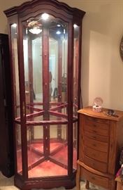 Amazing Corner Curio Cherry Cabinet Howard Miller "Jamestown" (7-glass shelves & lighted) 
