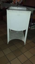 Many primitive items-wash tub