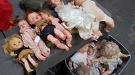 Wide variety of vintage dolls