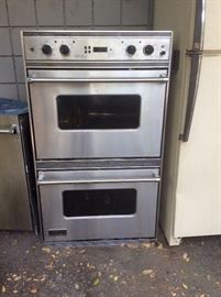 Viking double oven.