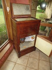 Beautiful Garland Ice Box