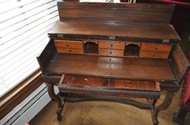 Inside view of this fantastic desk