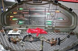 Hoyt USA Ultra- Tech Compound Hunting Bow w/ Case
