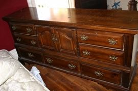 7-Drawer Dresser