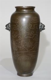 Chinese bronze vase, marked Shisou