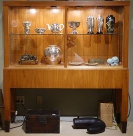 Cabinet with Japanese silver, bronze and ceramic items