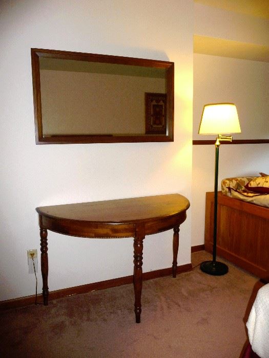 1/2 table / lamp / mirror 