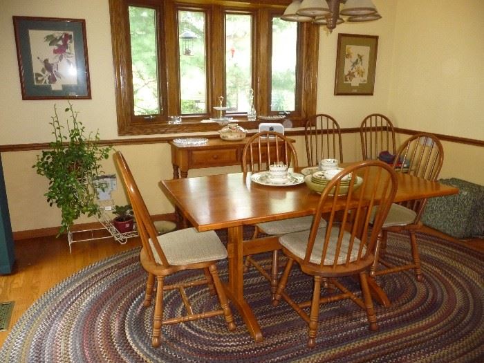 large braided rug / 6 chairs & table 