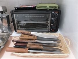 Hamilton Beach toaster oven with knives in front