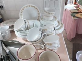 set of Corelle dinner ware